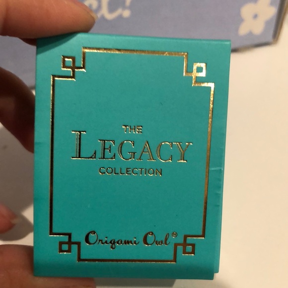 Locket - Picture 4 of 5